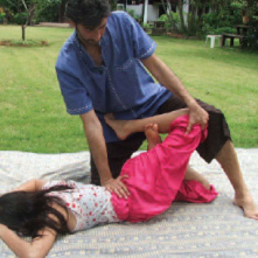 POSIZIONE DELL’ARCO DHANURASANA
